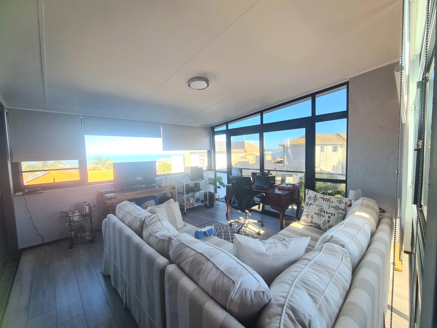 To Let 4 Bedroom Property for Rent in Hartenbos Heuwels Western Cape